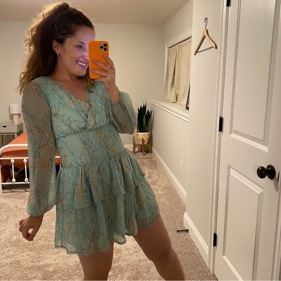 Who I am Boutique Blue Floral Long Sleeve Smocked Mini Dress Small - Picture 9 of 11